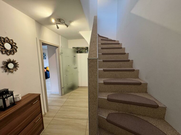 Treppe ins Obergeschoss