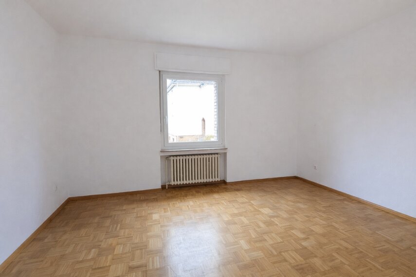 Schlafzimmer 1 mit Echtholzparkett