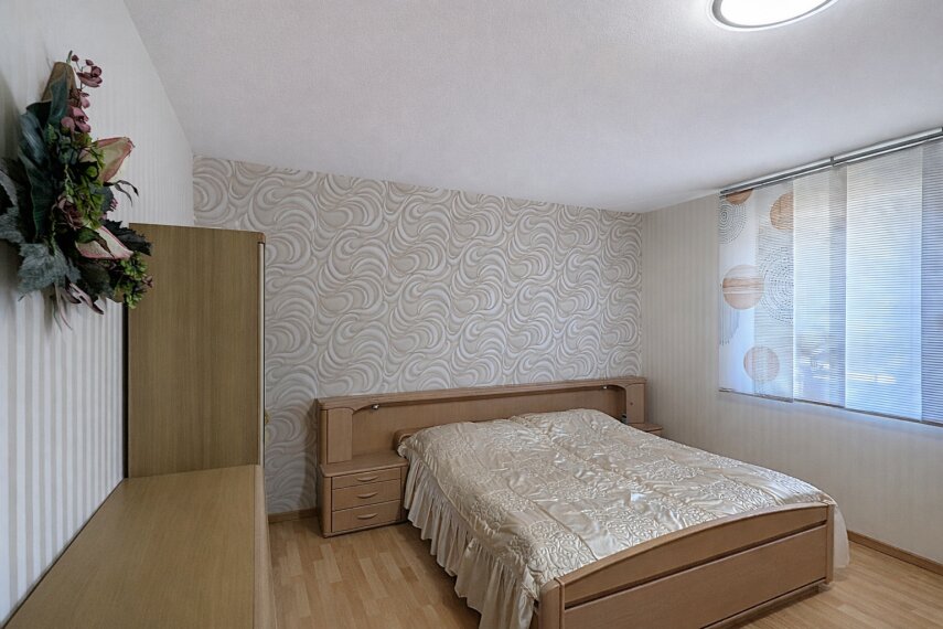 Großes Schlafzimmer