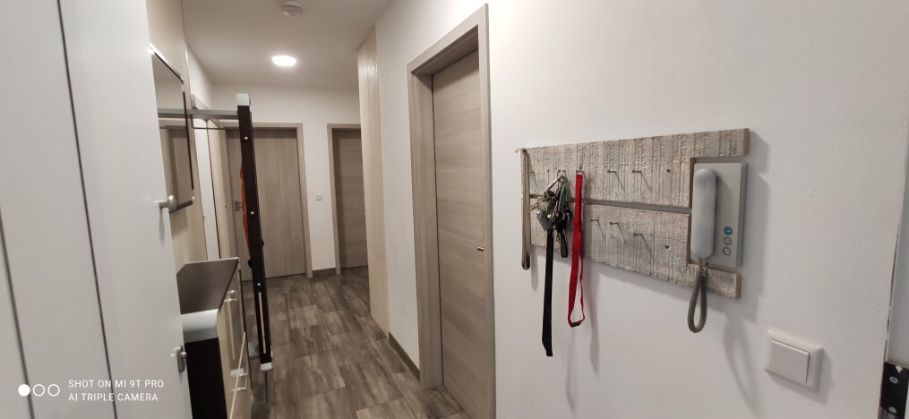 2_Flur 1 Hörmann (Glasscheibe foliert)