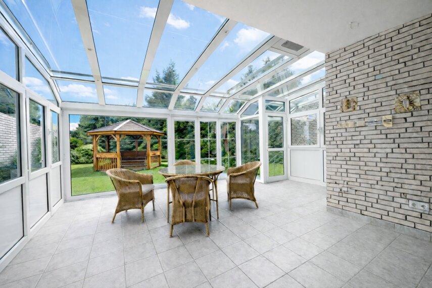 EG Wintergarten mit Gartenblick und Gartenzugang