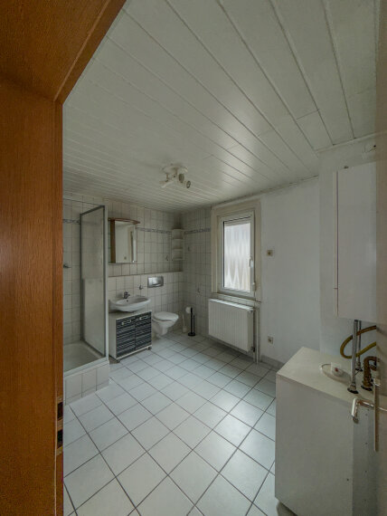 Badezimmer im Erdgeschoss