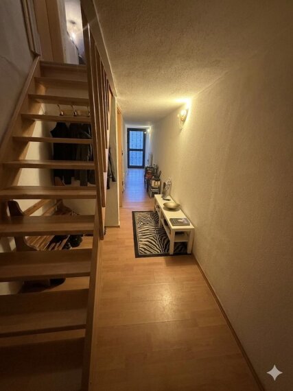 Flur EG Treppe zum OG