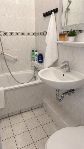 Bad mit Badewanne