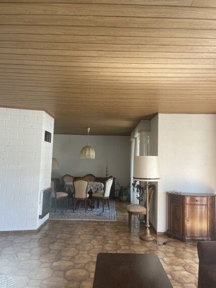 Wohnzimmer mit Kamin 