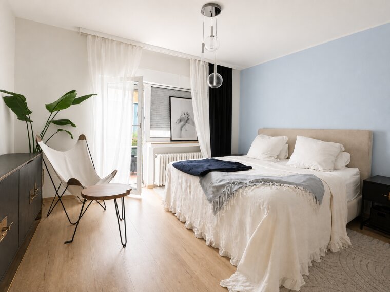 Schlafzimmer mit Balkon