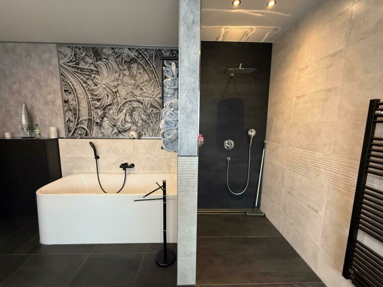 Wanne und Dusche