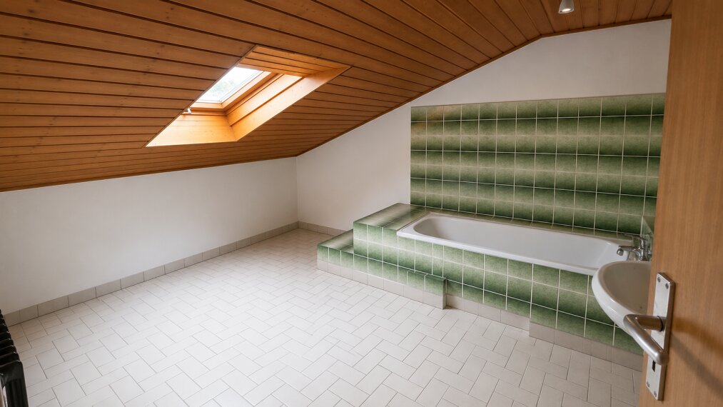 Bad mit Wanne 