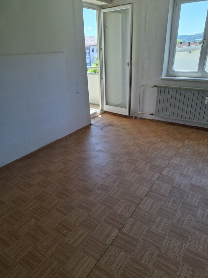 Wohnzimmer mit Ausgang Balkon