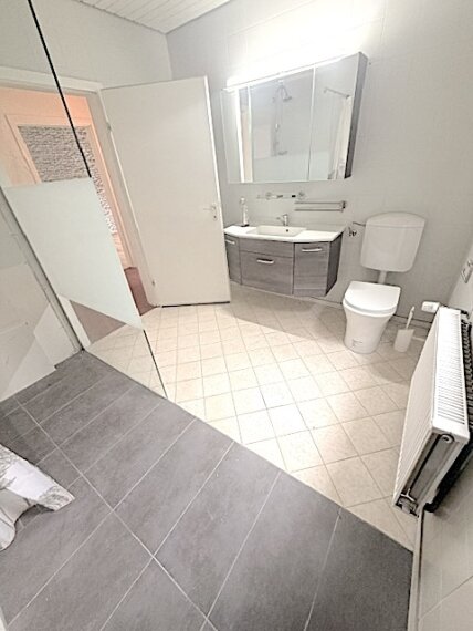 Bad mit begehbarer Dusche