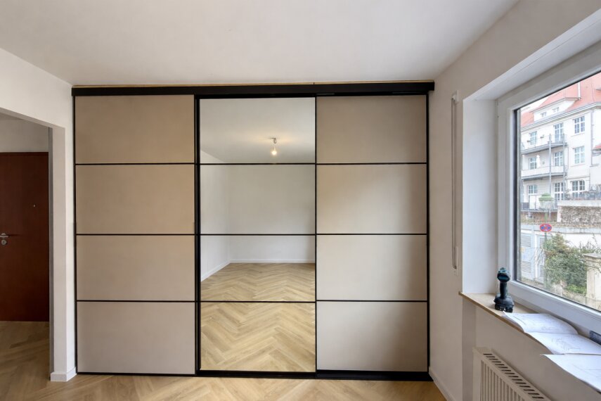 Kleiderschrank
