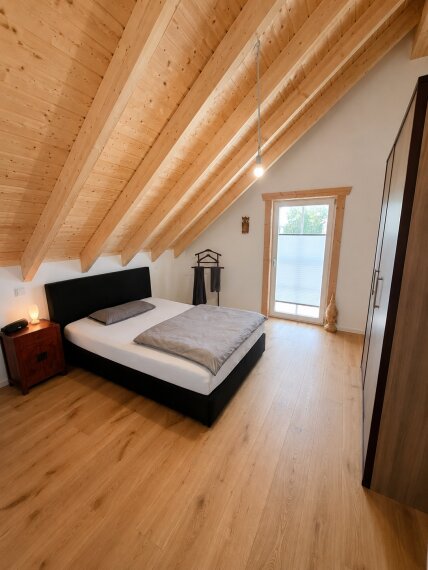 Schlafzimmer DG
