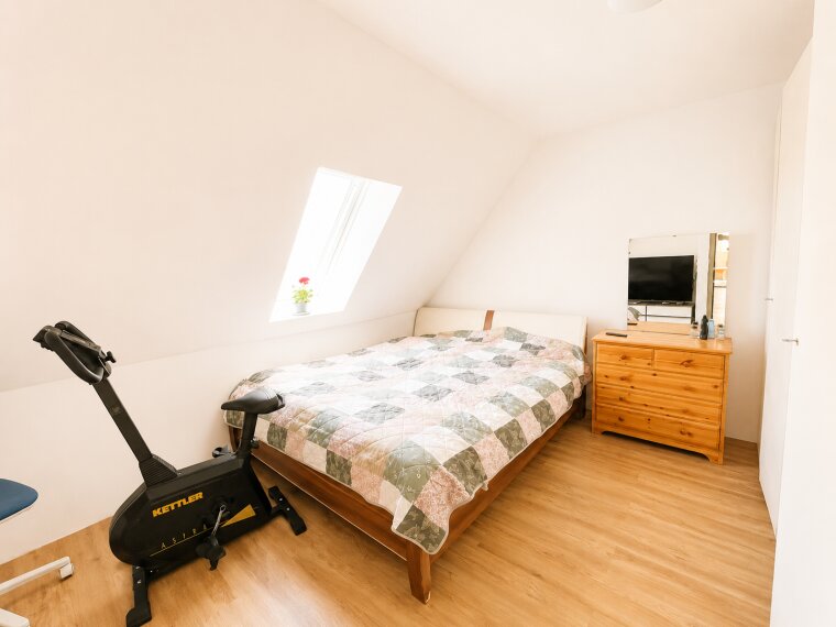 Schlafzimmer DG