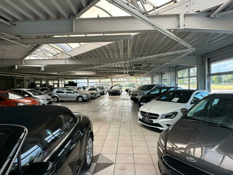 Autohaus innen