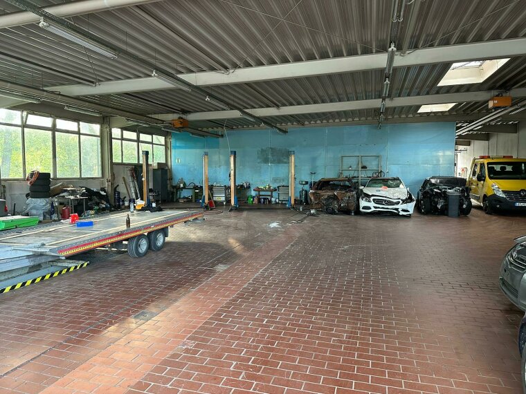 Autohaus innen
