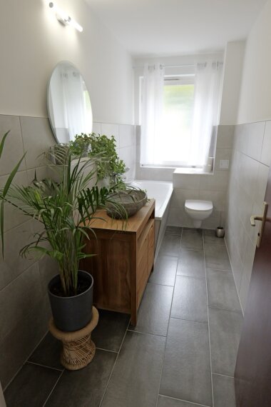 Helles Bad mit Wanne