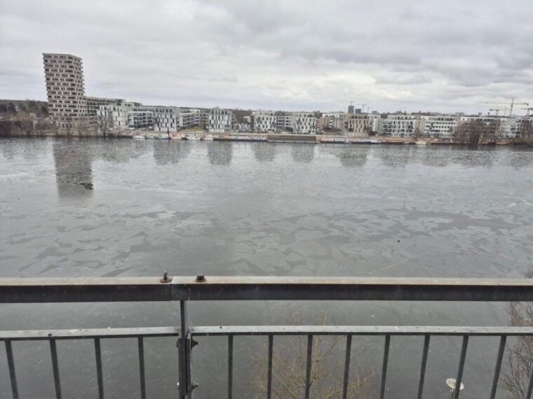 Balkon mit Wasserblick