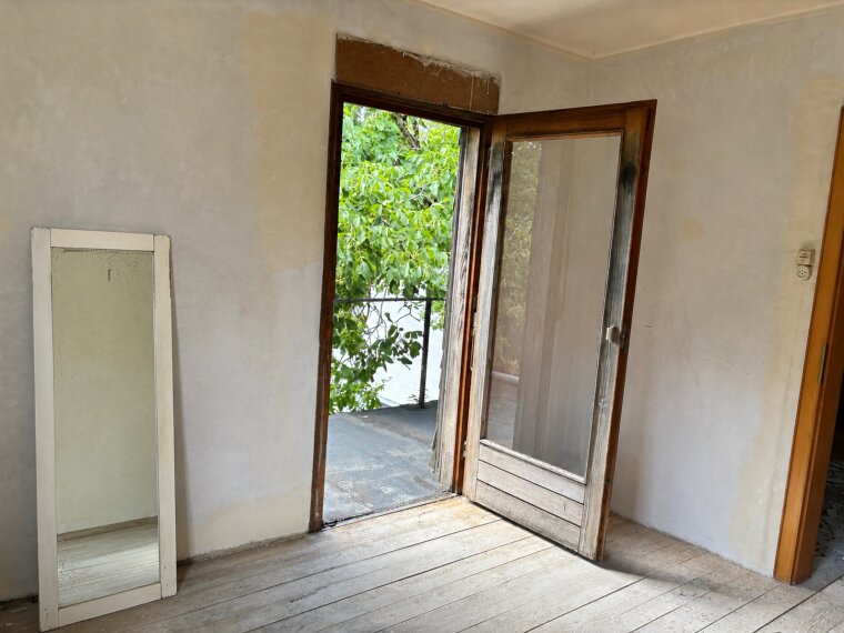 Schlafzimmer mit Zugang Balkon OG