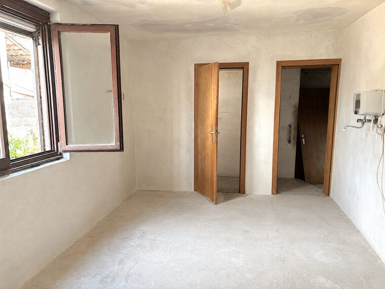Küche mit Speisekammer EG
