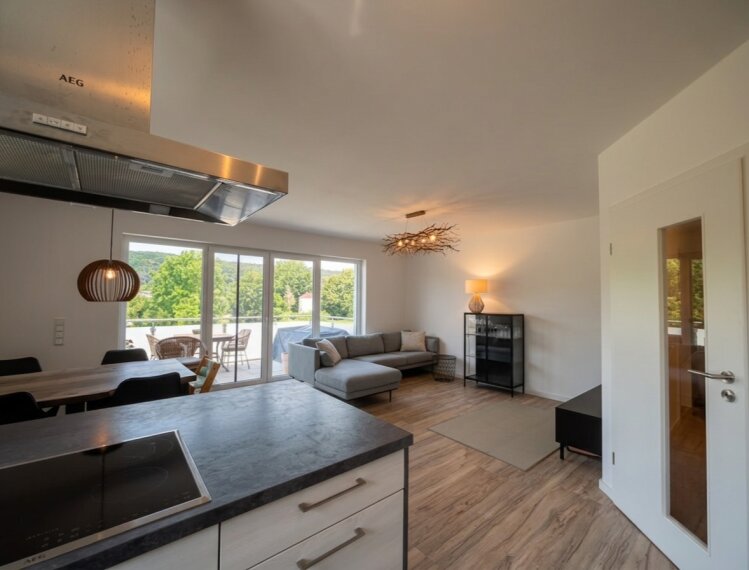 Wohnzimmer mit Balkon