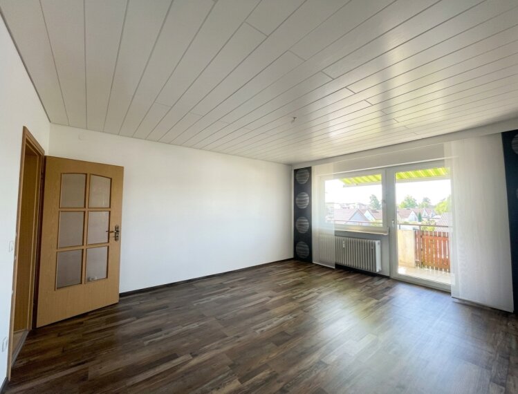 Wohnzimmer mit Balkon