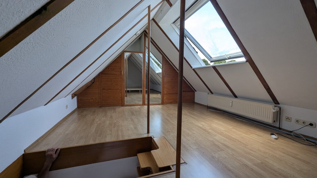 Ausgebautes DG mit Einbauschrank