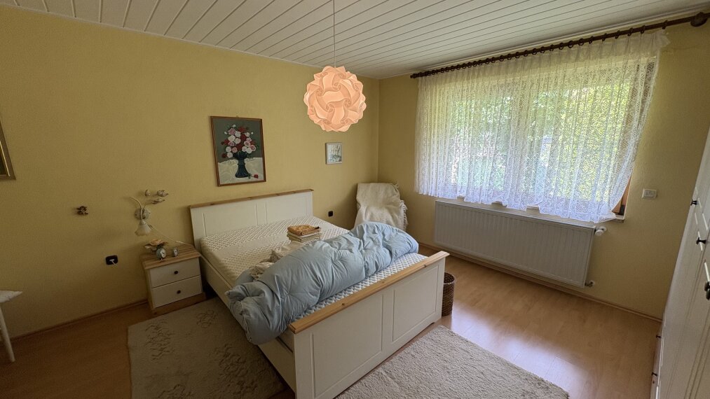 Schlafzimmer 1