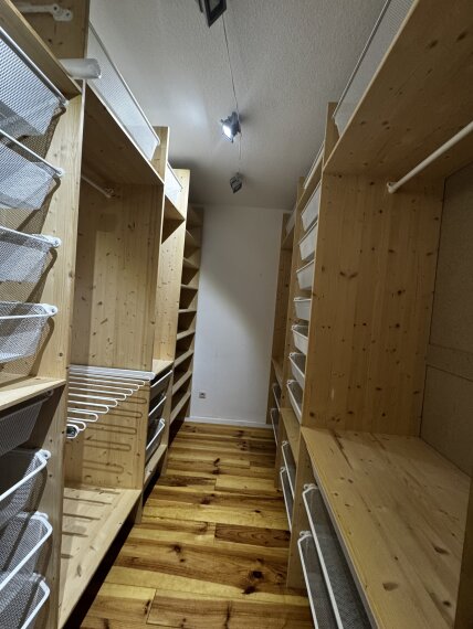 Begehbarer Schrank