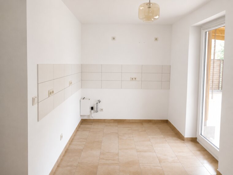 Küche mit Terrassenzugang