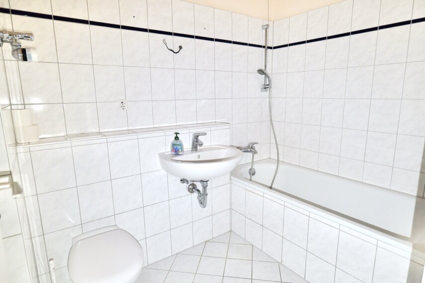 Bad mit Wanne