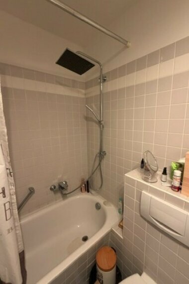 Bad mit Badewanne